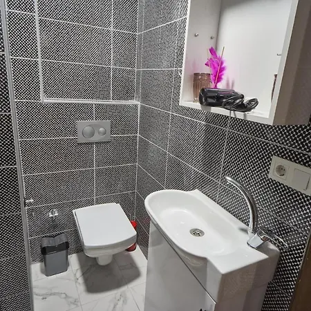 Comfortable 2 Bedroom For 5 People At Taksim Istanbul