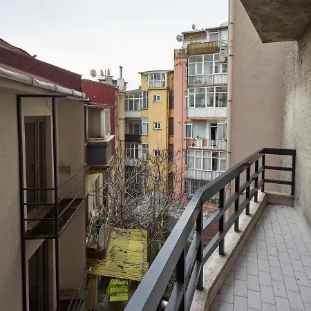 Comfortable 2 Bedroom For 5 People At Taksim Istanbul